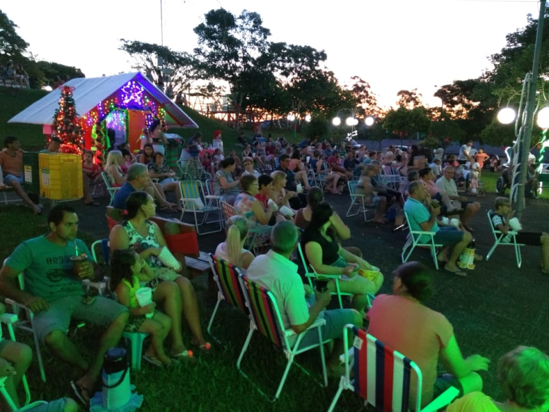 Cine Família lotou a Praça 20 de Março